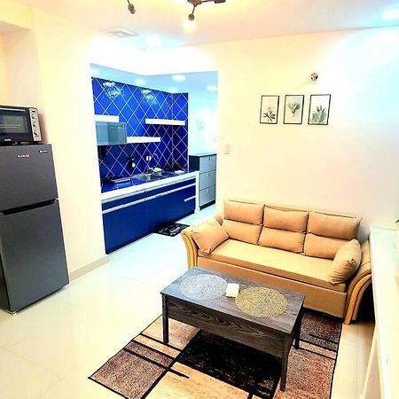 Bgc Beautiful Large 1 Bedroom Condo Sleeps 3 Adults มะนิลา ภายนอก รูปภาพ