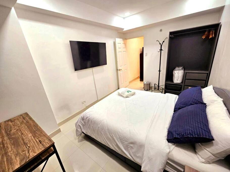 Bgc Beautiful Large 1 Bedroom Condo Sleeps 3 Adults มะนิลา ภายนอก รูปภาพ