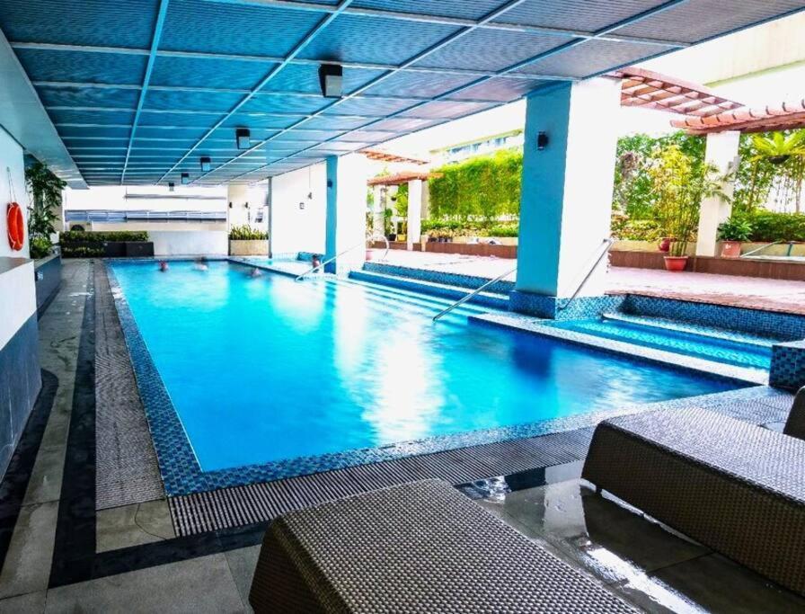 Bgc Beautiful Large 1 Bedroom Condo Sleeps 3 Adults มะนิลา ภายนอก รูปภาพ