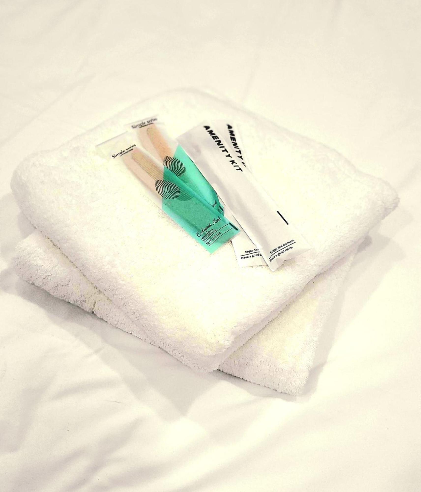 Bgc Beautiful Large 1 Bedroom Condo Sleeps 3 Adults มะนิลา ภายนอก รูปภาพ